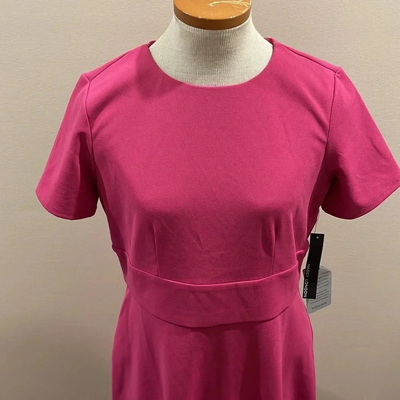 NWT!! Maggy London - Fit And Flare Mini Dress - Short Sleeve - Size 8 - Pink - Picture 2 of 6